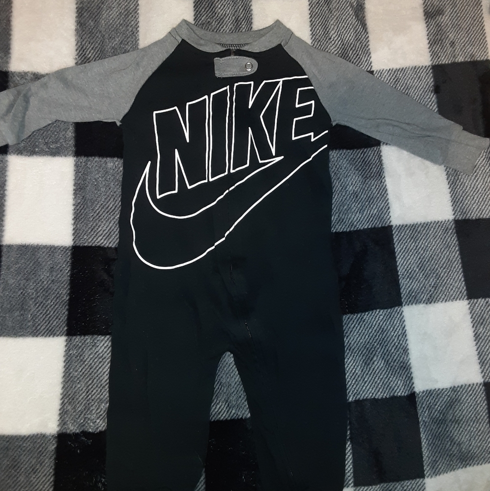 6m Nike $15